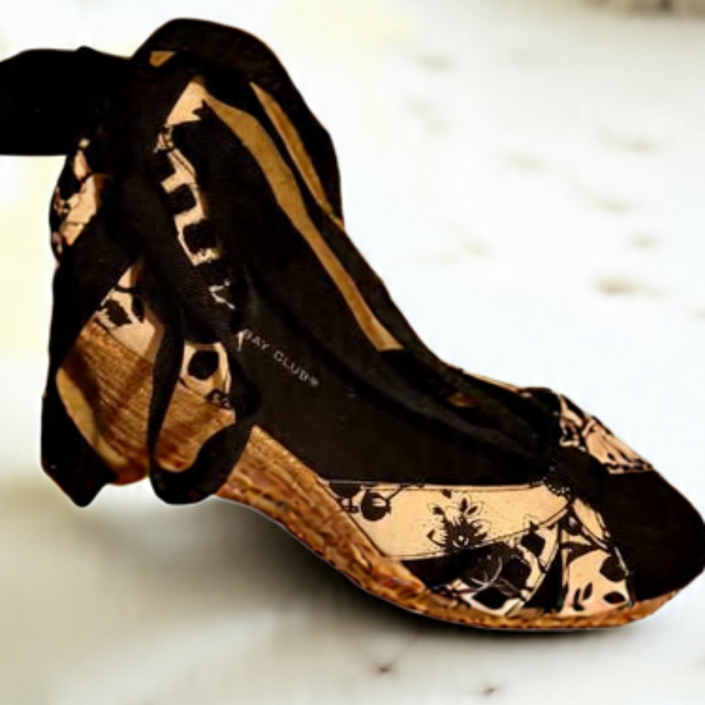 Elegant Black and Tan Espadrille Wedges